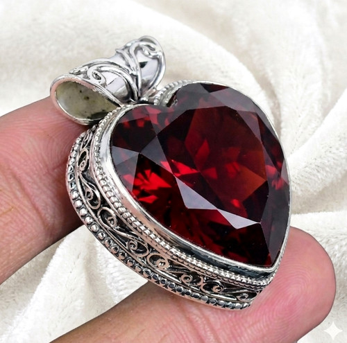 Mozambique garnet heart - mozambique,